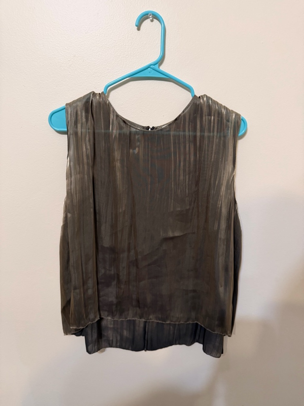 Vince Sleeveless Pleated Metallic-Gray Women's Top and Bottom